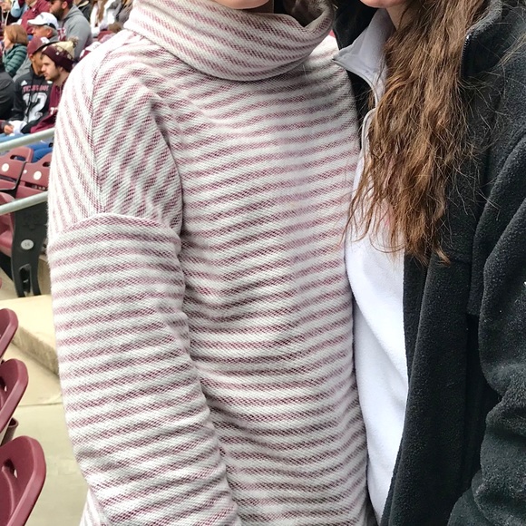 Striped turtleneck sweater! - Picture 2 of 2